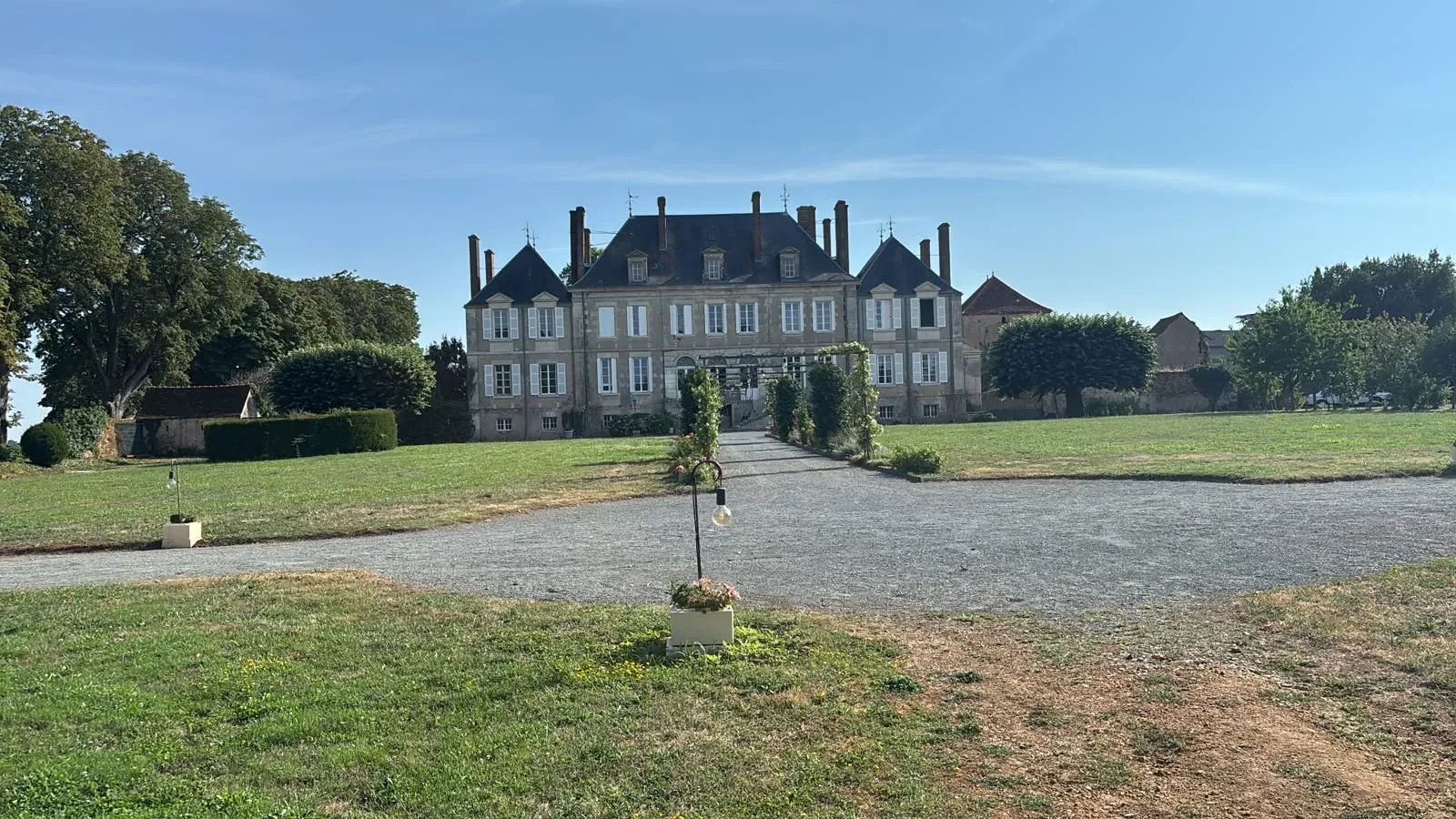 Mariage d'Amélie & Simon - Domaine des Noces - Photo 1